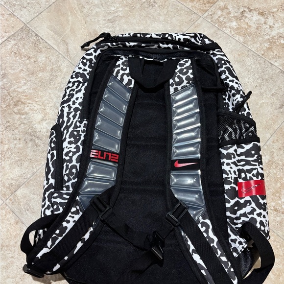 NWOT Black and White Animal Print Nike elite Backpack - Picture 2 of 7